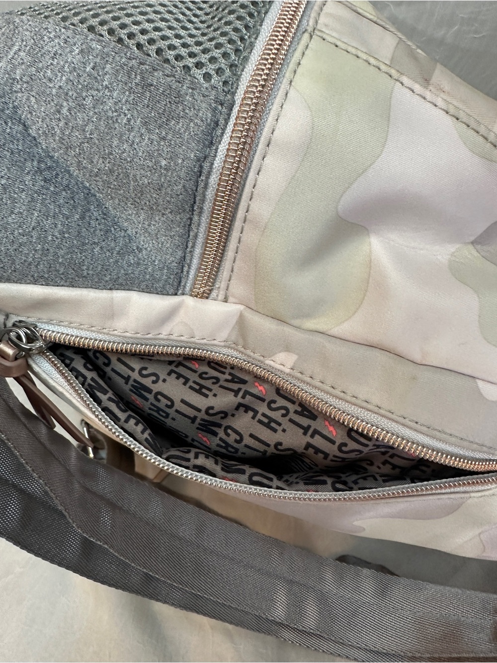 Stella & Dot Large Light Camo Backpack Inspirational Lining - Picture 5 of 8